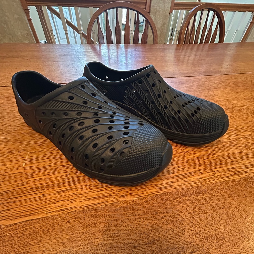 Black Men's Slip-On Clogs